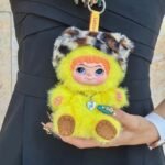 Lodër pelushi me kapele shumëngjyrëshe