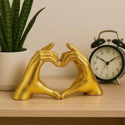 Statujë “Duart në Formë Zemre” në Ar