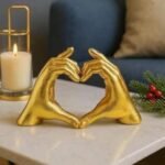 Statujë “Duart në Formë Zemre” në Ar - Figura 3