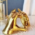 Statujë “Duart në Formë Zemre” në Ar - Figura 2