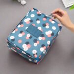 Neser Mini – Çantë e Vogël me Dizajn Lulesh